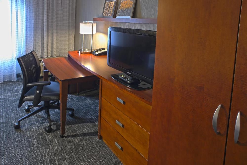 Courtyard by Marriott Hamilton